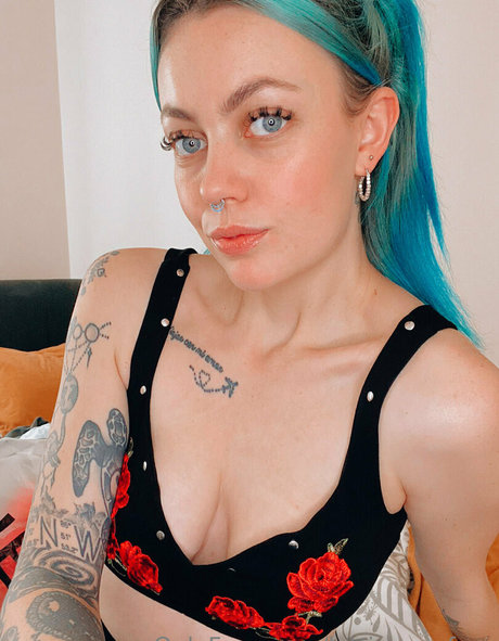 lottienovafree free actress img