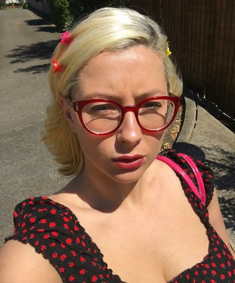 SliceOfSalami nudes model archive