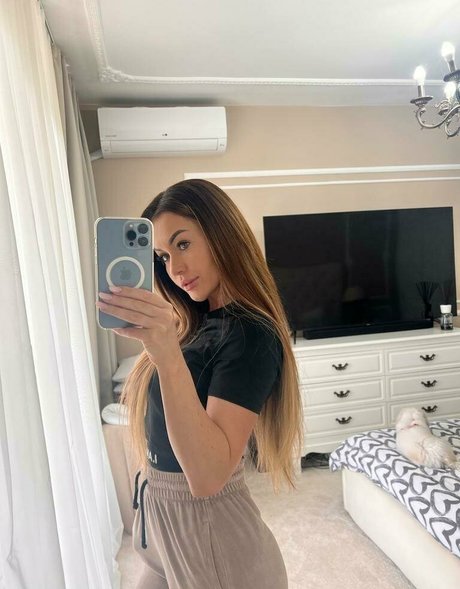 mika afree art star galleries