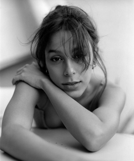 Izzybizzyspider erotic model archive