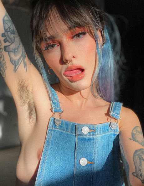 Littlehollybeth Profile Pic