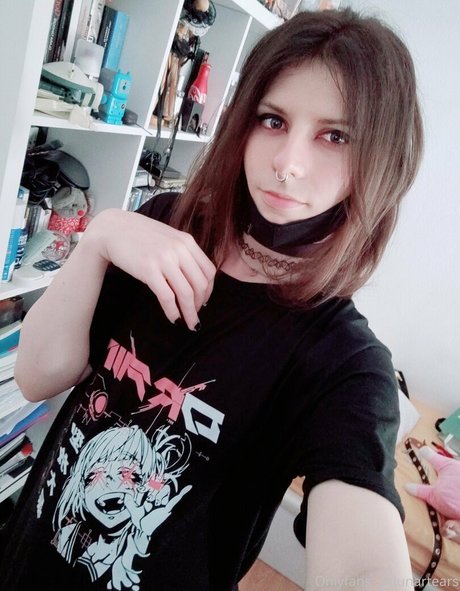 Xlunartears model hd pictures