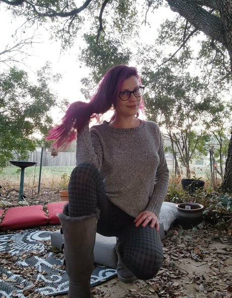 ponytail onlyfans top photo