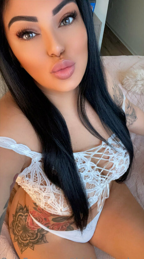 thick jennakumz model sexy images