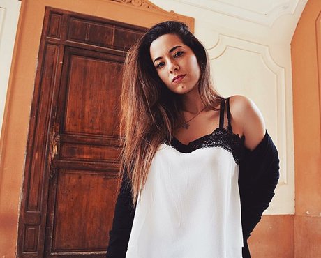 Paola Arena model sex img