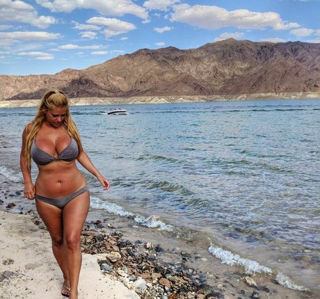 Nicolle A model pornographic img