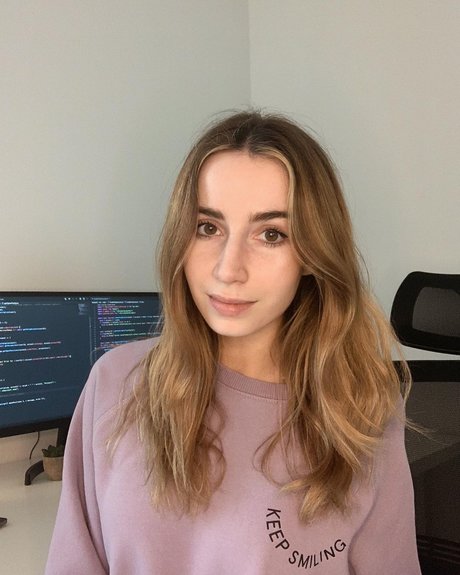 nerdy teen onlyfans nude gallery