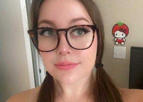 peachy virgo naked model photo