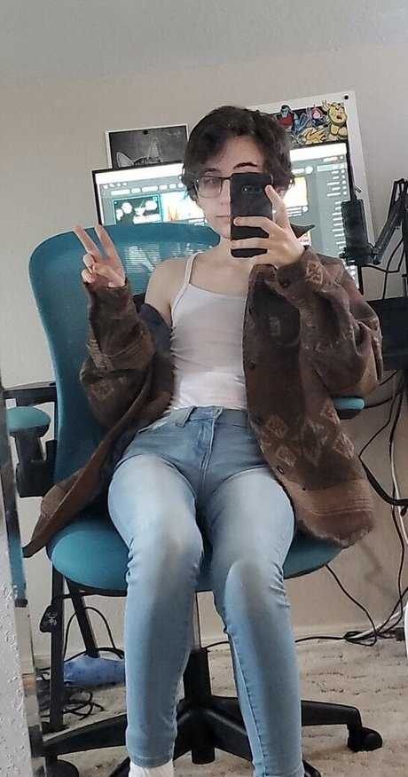 Bellafwee art actress photo