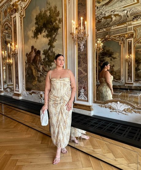 curvy blonde milf onlyfans art naked img