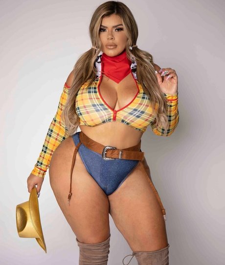 Michelle Mendez sexy pornstar gallery