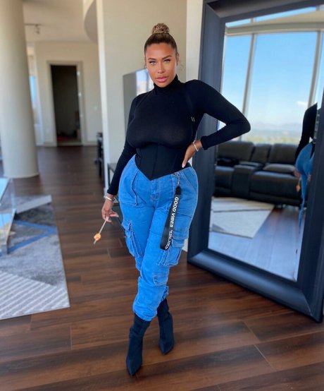 popular trans onlyfans free nude photo