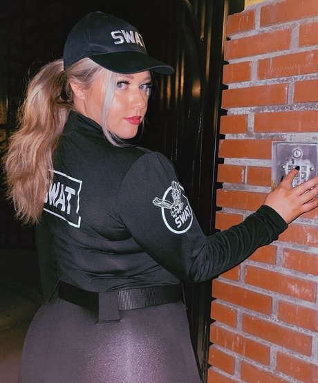 Ellanabryan model photo