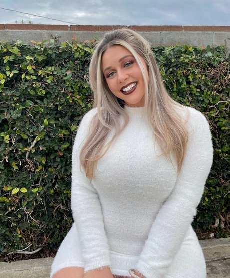 Ellanabryan art actress pics