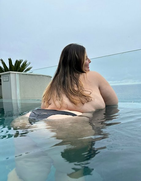 annaoli nice actress image