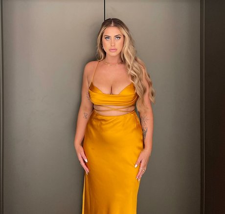 Ariella Nyssa star high quality images