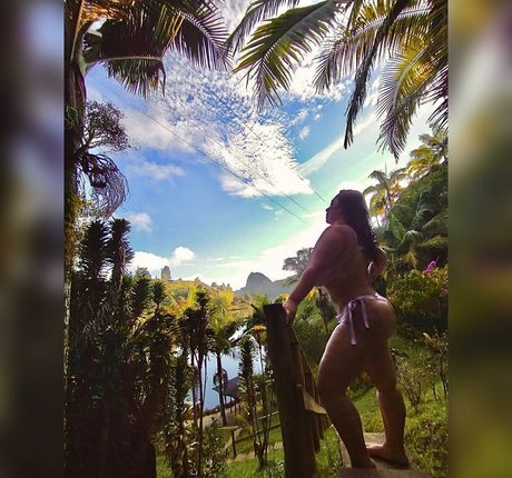 Blaalz naked model pictures