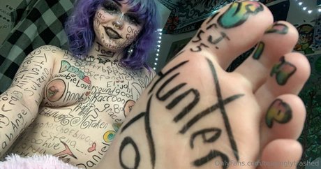 teasinglytrashed model top img