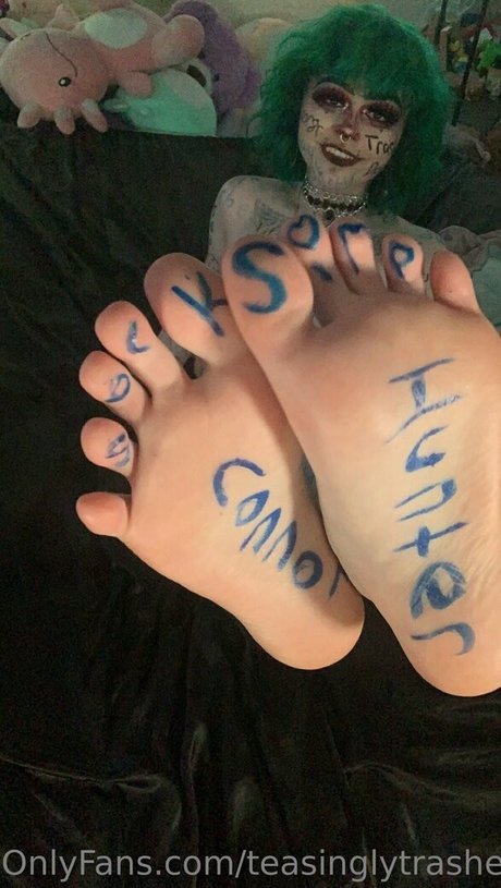 teasinglytrashed hot star pic