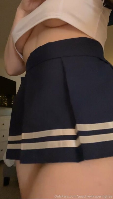 peachywhisperingfree model porn photo