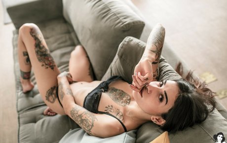 Thaywalli model nudes pictures