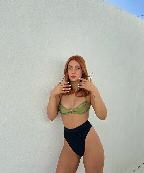 Lara Ledwidge nude pornstar pics