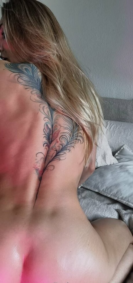 angysinxx model art pic