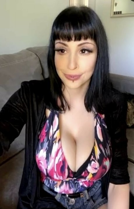 Auragreen69 sex model pictures