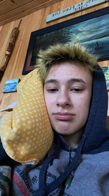 punkfrog erotic model image