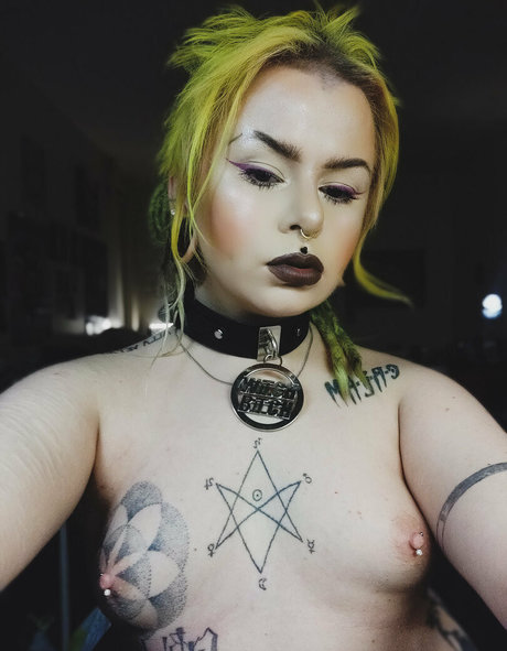 bitxhcraft beautiful model image