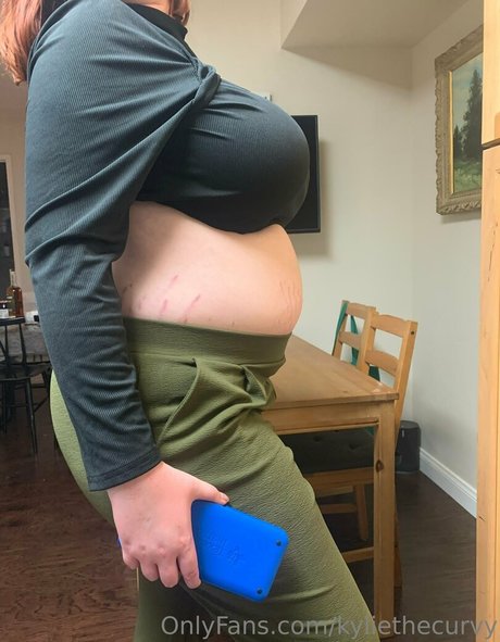 mom onlyfans exclusive image