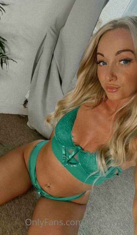 ashleyrayyx free actress image