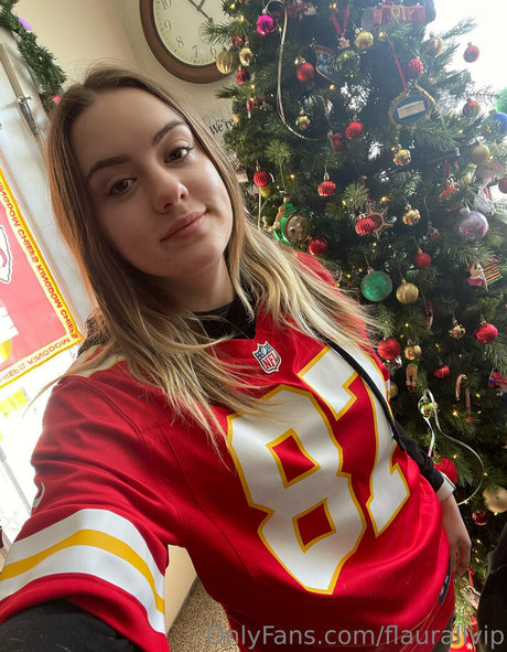 eating onlyfans beautiful naked picture