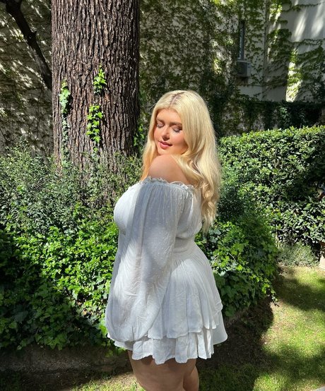 amateur blonde onlyfans sexy nude img