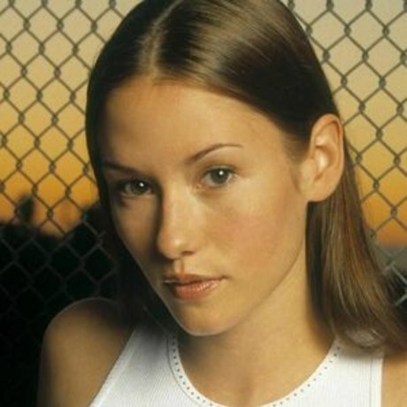 Chyler Leigh hd model picture