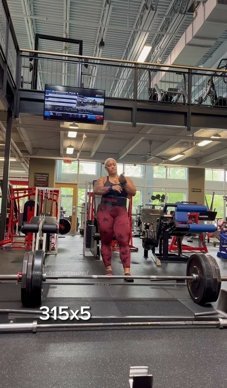 Queen R nudes actress picture