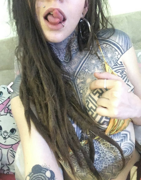 Lola Freak beautiful model photo