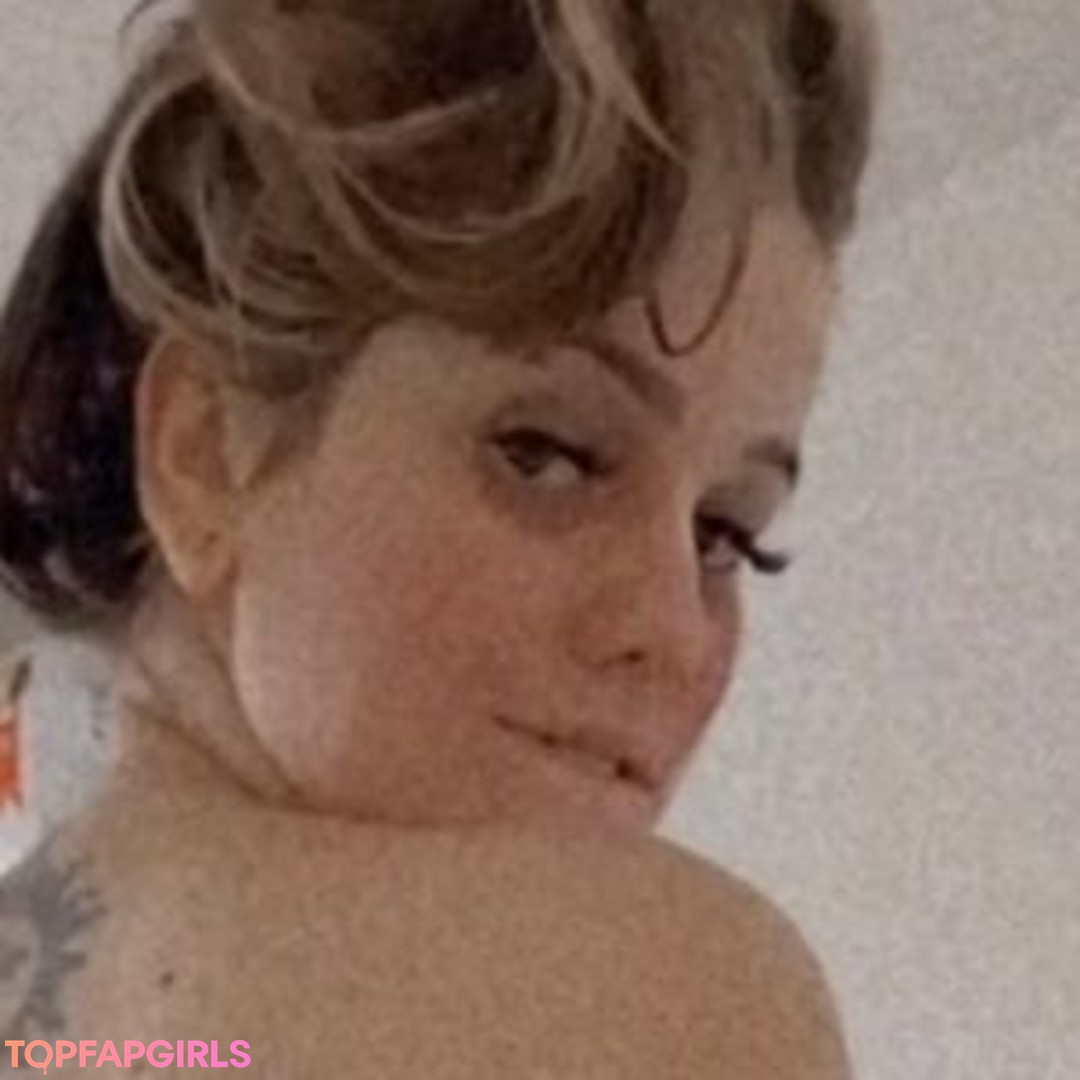 Niccole Rodrigues model nude picture