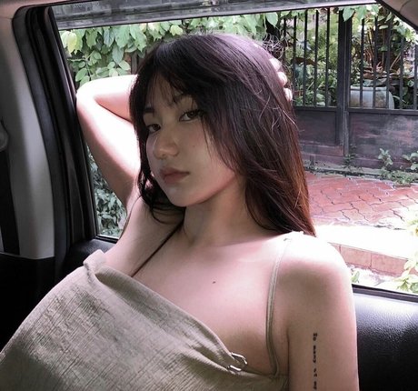 lil zogbabe nudes model image