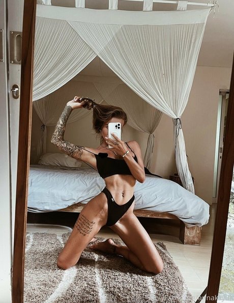 Annaksyuk sexy actress img