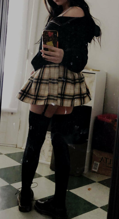 sweetheart ari nude model pics