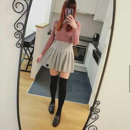 ManaRuka porn model photo