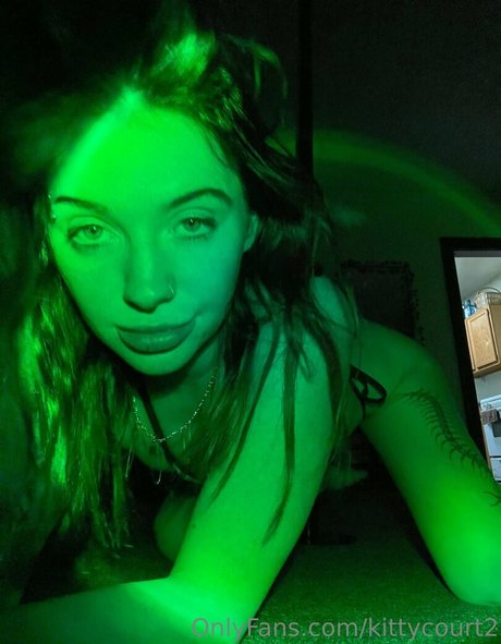 Kittycourty erotic star pic