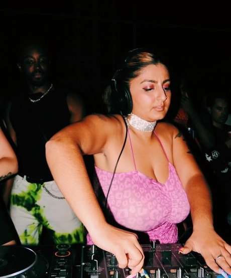 chippynonstopof nudes actress pics