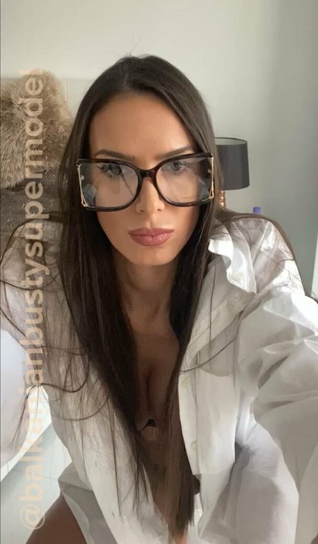 balkanianbustysupermodel naked actress photo