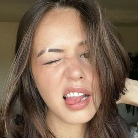 Kaylee Bryant model high quality image