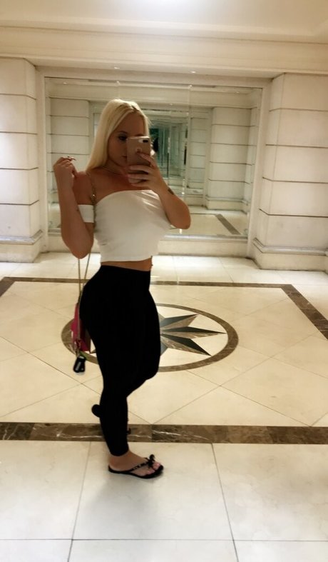 kendrakashmire4free top model pictures