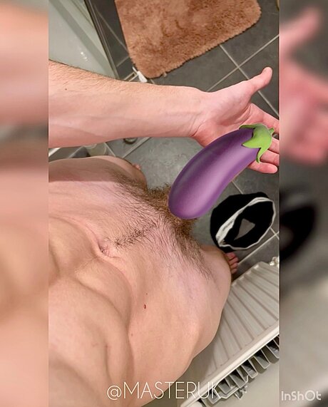 masterukfree pornographic model photo