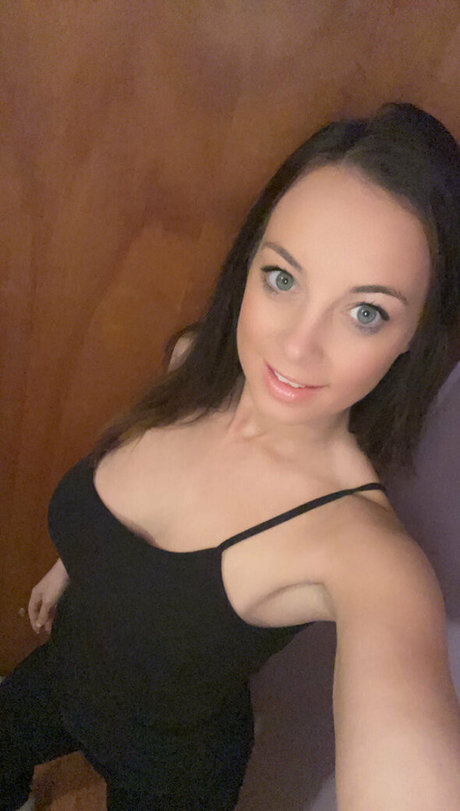 Mikmagik free model photo