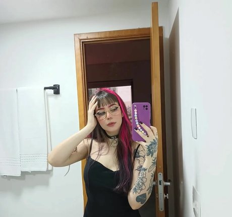 Binc Oliveir pretty model photo